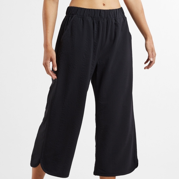 Title Nine Slaycation Wide Leg Cropped Pant - Picture 1 of 4